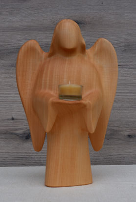 Engel mit Kerze als Taufgeschenk und für die Familienaufstellung